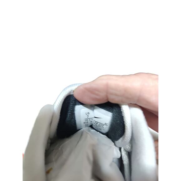 Nike Air Max 1 women's size 7 black and white tennis shoes NEW - Picture 5 of 6